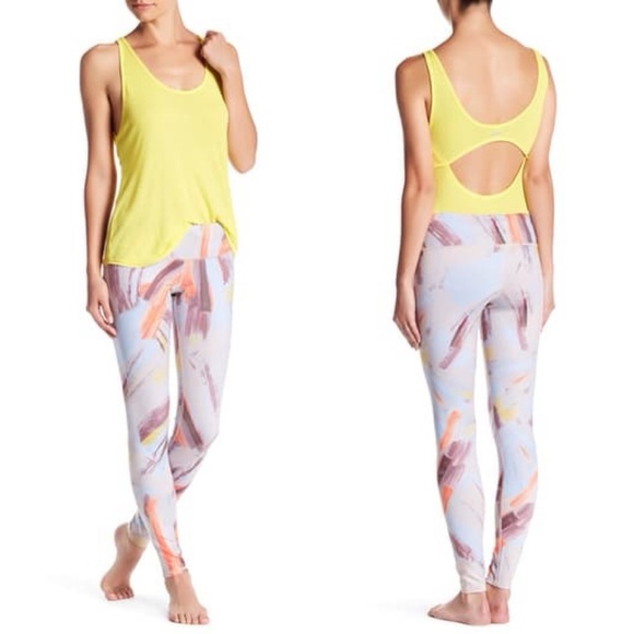 Alo Yoga Airbrush Legging in Modernist Multi - Picture 8 of 9